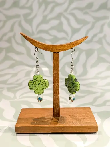 Boucles d'oreilles trèfle de pierre médiéval